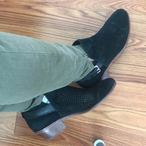 Shoes - Picture 2 of 4